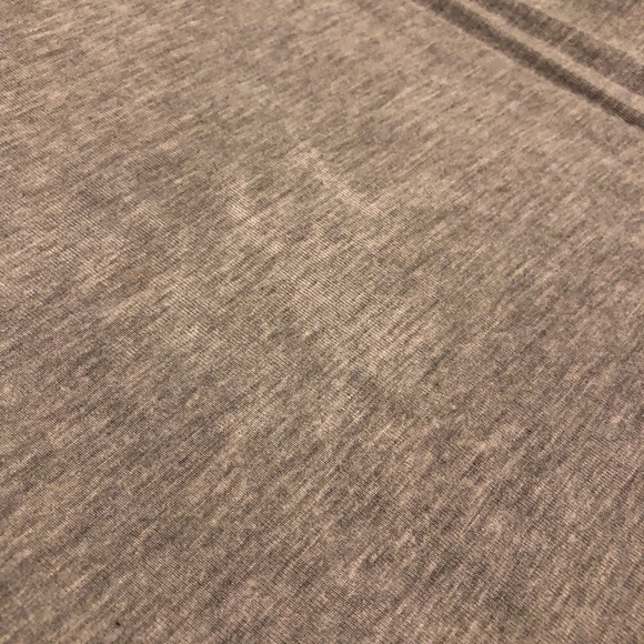 BRANDY MELVILLE GREY TEE⭐️ - Picture 6 of 6